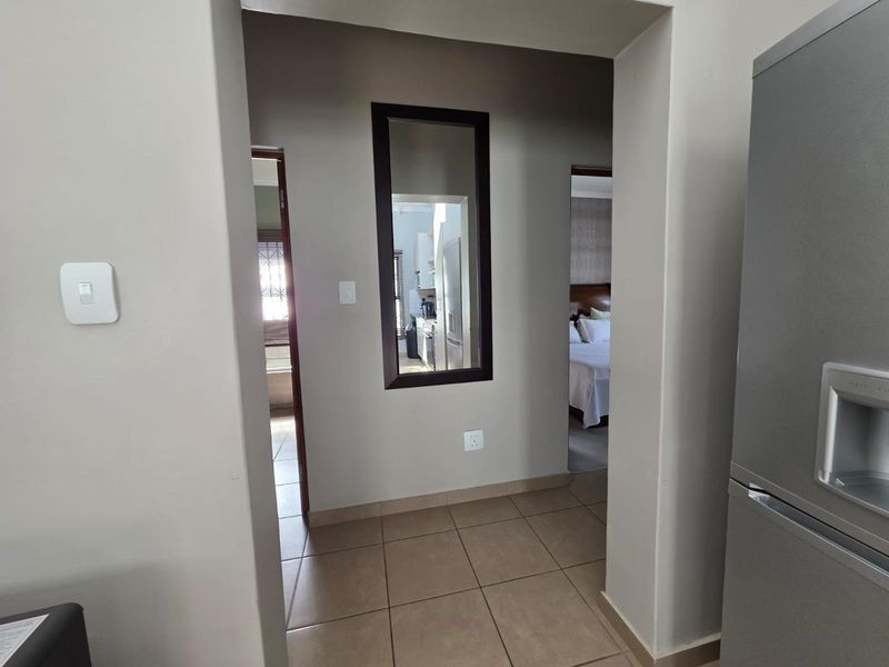 Modern Family Living - Photo 4