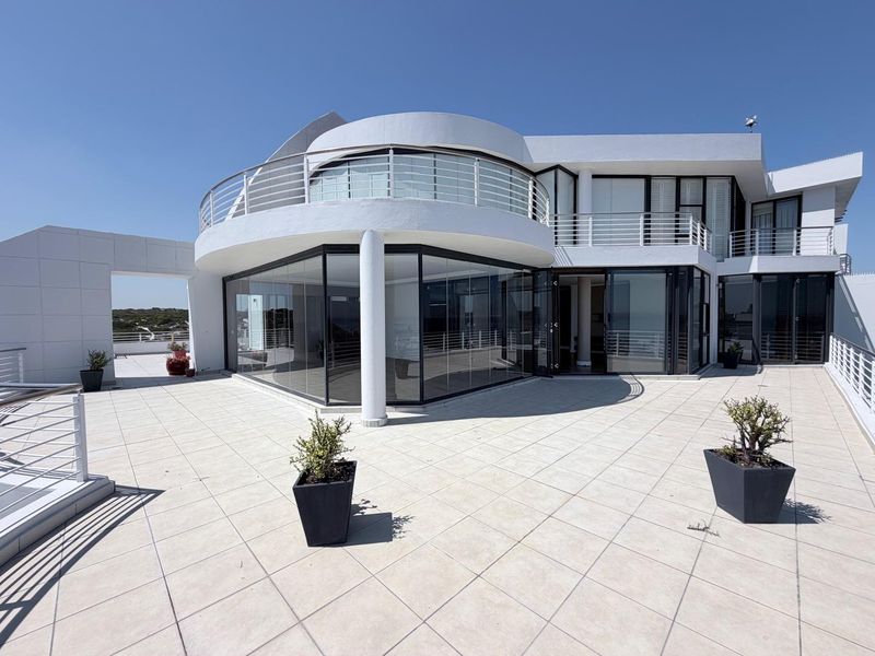 Luxury Penthouse with Panoramic Ocean & Table Mountain Views - Photo 2