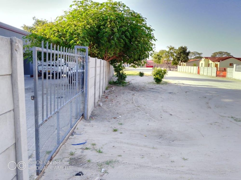 Entrance gate with boundary walls