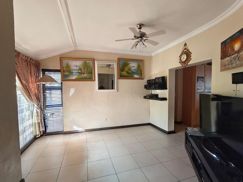 3 bedroom townhouse in Northriding - Photo 6