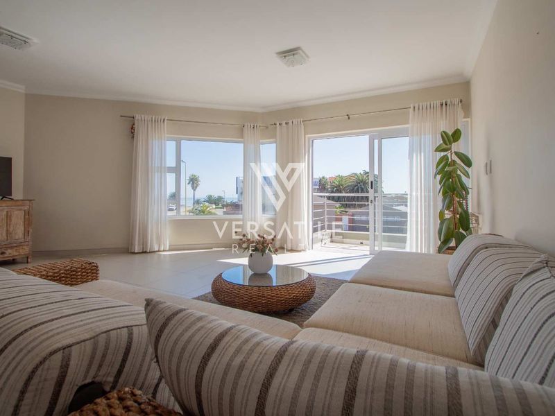 Prime CBD Living – Sea Views & Convenience - Photo 1