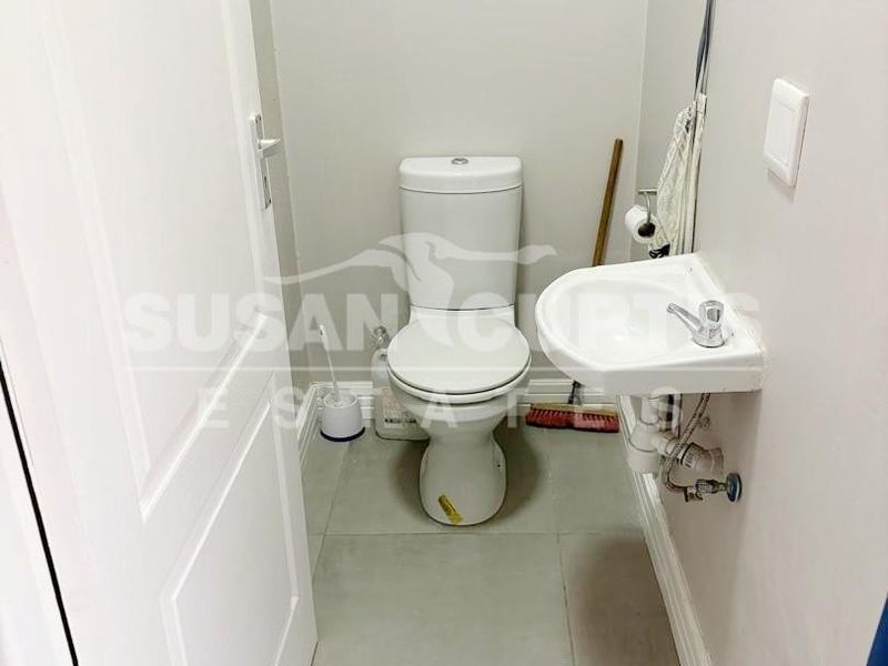 Family Home - Photo 9