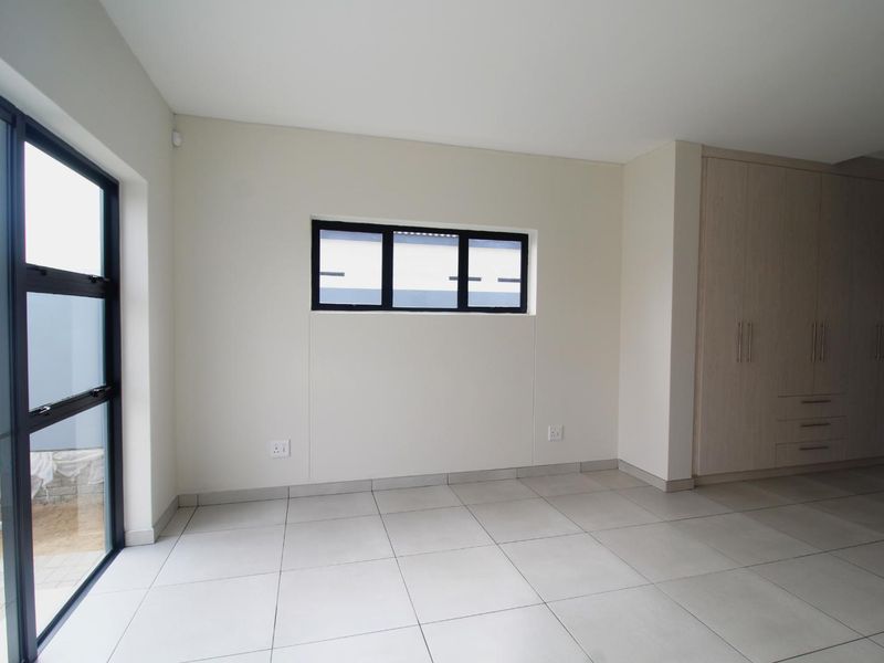 Open Plan 3 Bedroom House - Photo 5