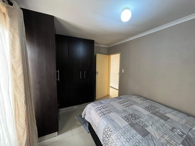 Modern 2 Bedroom Home in Secure Windmill Park Estate - Photo 8
