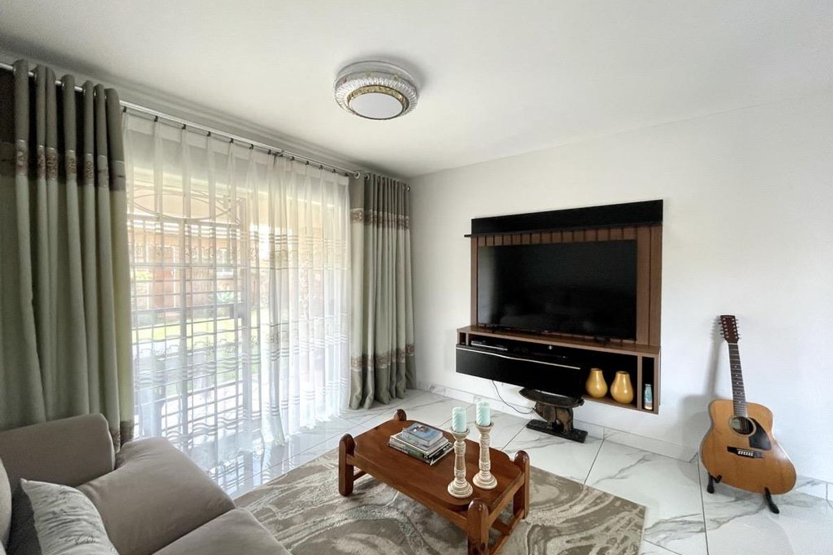 Modern Ground Floor Corner Unit with Private Garden. Newly renovated! - Photo 5