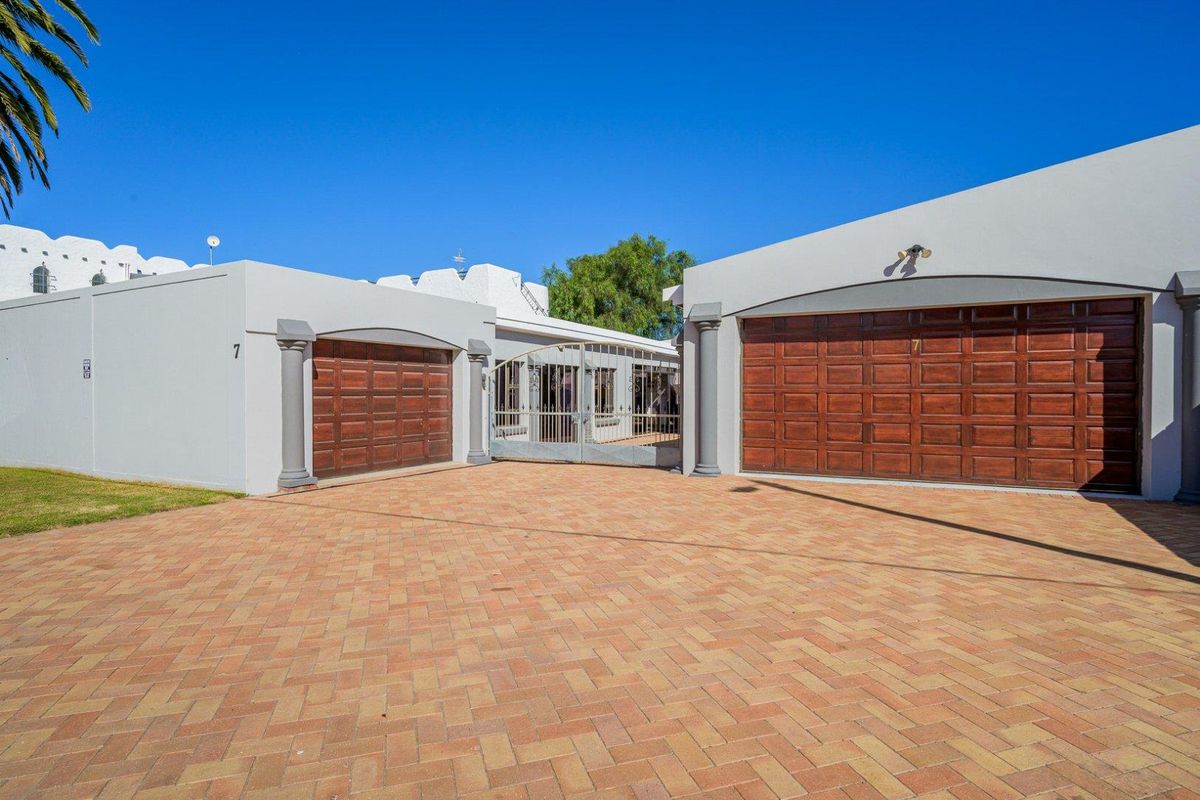 Sunday’s Riverfront Home for Sale - Photo 2