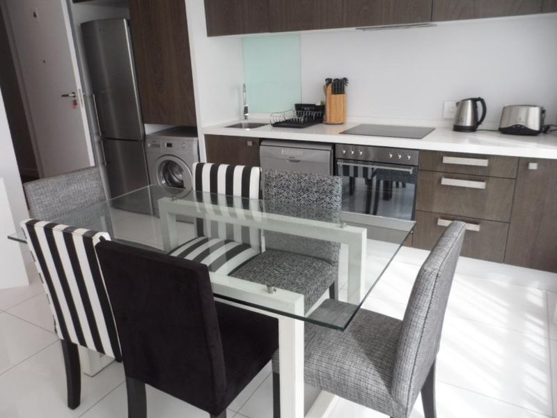 UPMARKET FULLY FURNISHED 2 BED APARTMENT - Photo 8