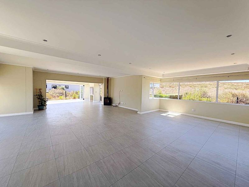 Modern Family Home with Exceptional Views - Photo 3