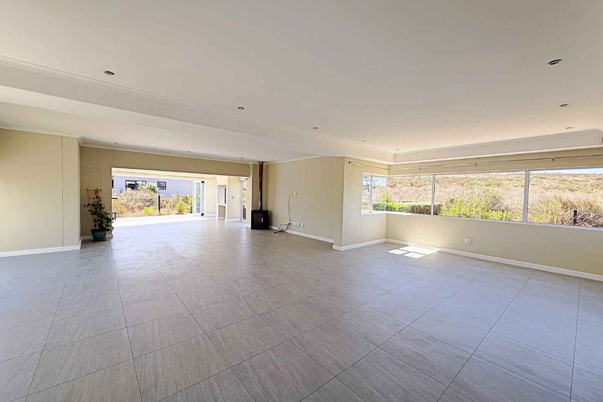 Modern Family Home with Exceptional Views - Photo 3