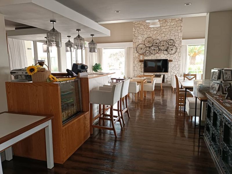 Retirement Apartment in Sought After Complex - Photo 2