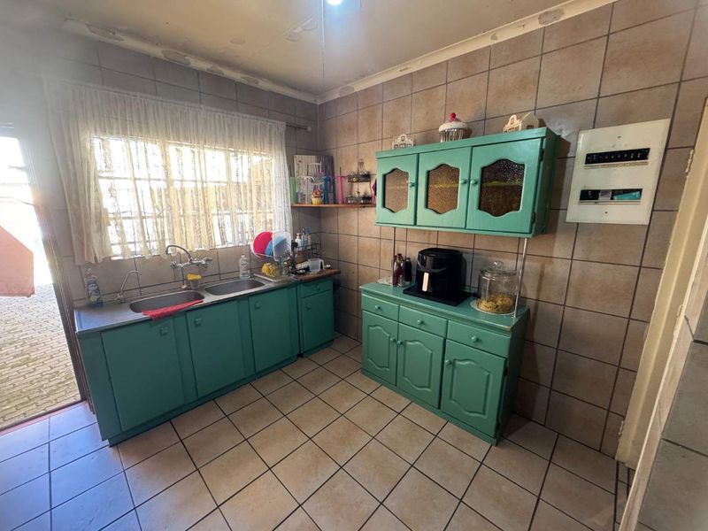 Large Family Home with 2 bedroom flat - Photo 10