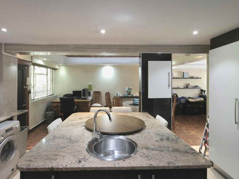 Ground floor 3 Bedroom Apartment with lots of private and communal gardens - Photo 10