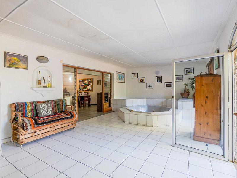 Pet friendly spacious home - Photo 3