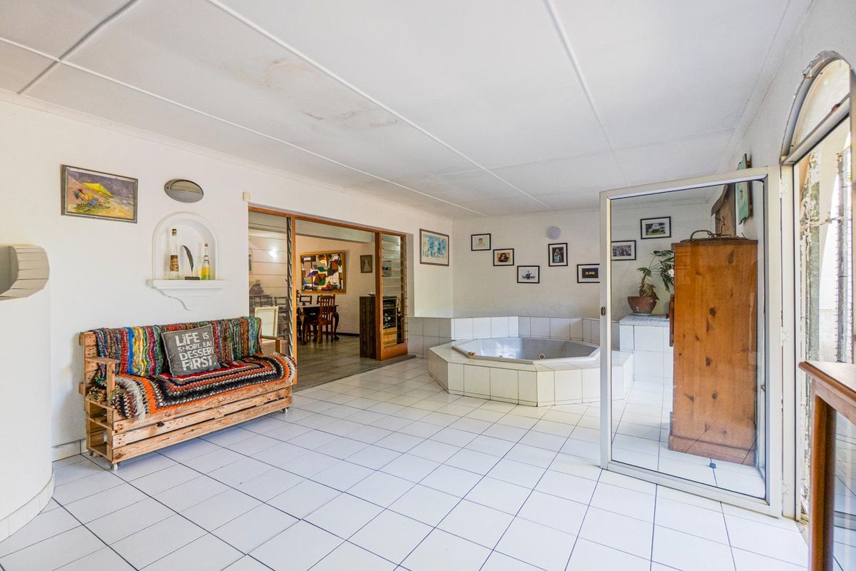 Pet friendly spacious home - Photo 3