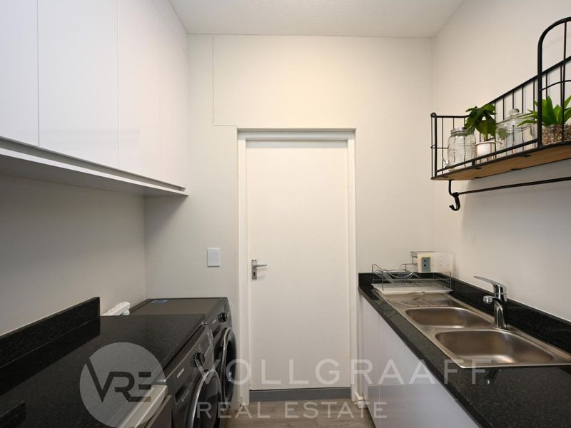 Elevated Coastal Elegance - Photo 8