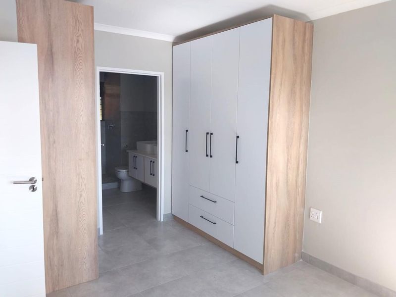 UPPER FLOOR 2 BEDROOM UNIT WITH BALCONY NOW AVAILABLE TO RENT IN OLYMPUS - Photo 7