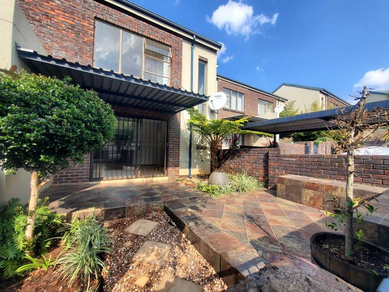 Stunning 2-bedroom duplex townhouse in Sugar Bush Estate, Noordheuwel - Photo 5