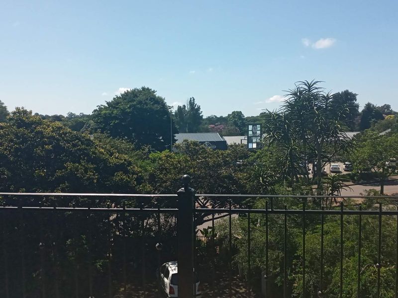 241m2 First-Floor Office with Balcony – Central Hillcrest - Photo 5