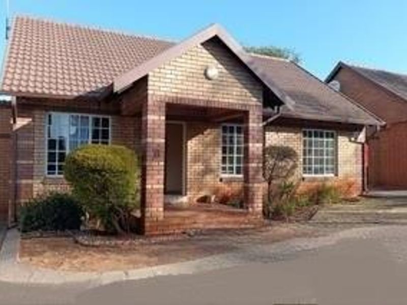 CLUBVIEW - 2 BEDROOMS - 2 BATHROOMS - LOCK-UP GARAGE - Photo 10