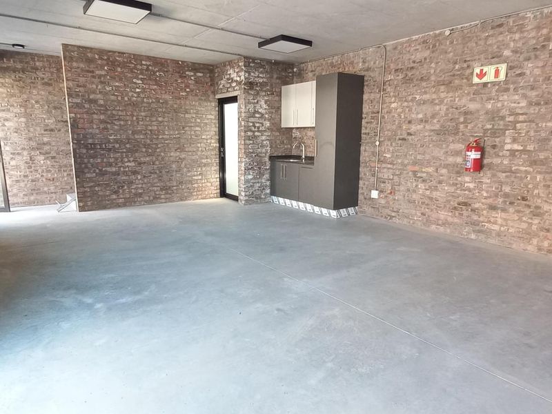 New and popular development - Double storey unit with good natural light! - Photo 3