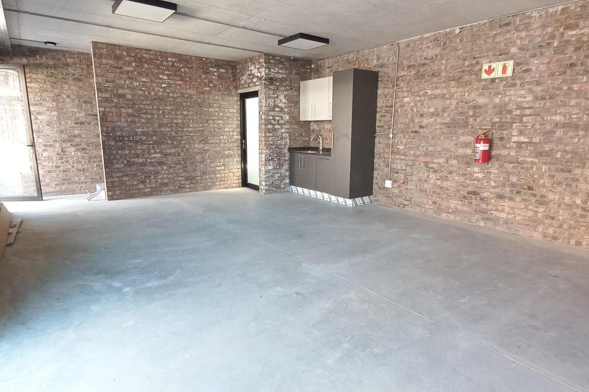 New and popular development - Double storey unit with good natural light! - Photo 3
