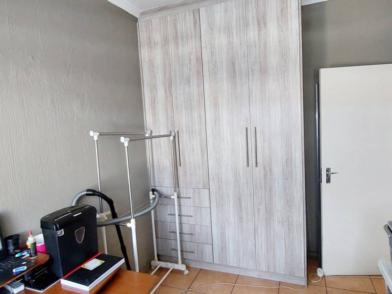 Lock-Up-and-Go Simplex with Modern Amenities - Photo 5