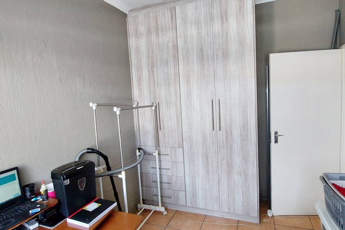 Lock-Up-and-Go Simplex with Modern Amenities - Photo 5