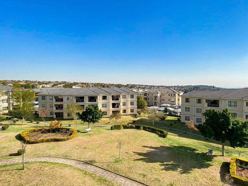 3 Bedroom 2 Bathroom Executive Apartment - Photo 1