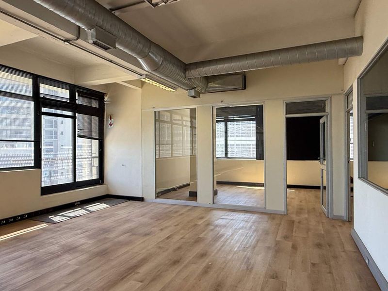 212m2 4th floor office to let in Loop Street - Photo 8