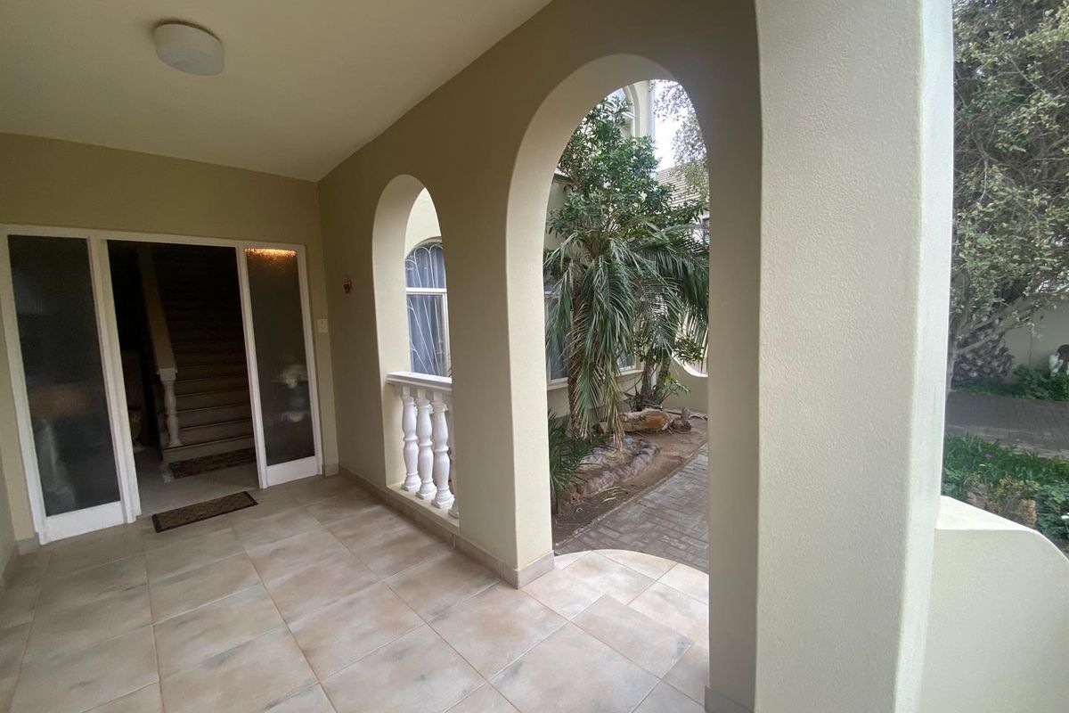 FOR SALE- MASSIVE 10 BEDROOM HOUSE IN HAGE HEIGHTS, SWAKOPMUND, NAMIBIA - Photo 3