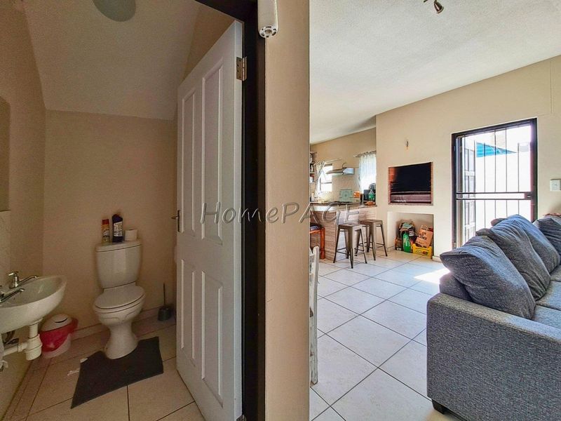 Fairway Estates, Walvis Bay:  2 Bedr Double Storey Unit is for Sale - Photo 9