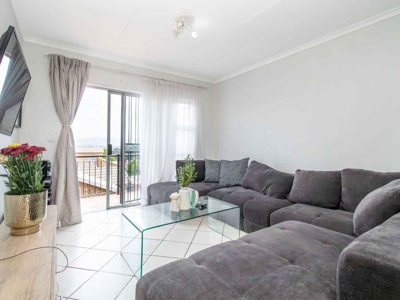 Unwind in Style: Modern 2 bedroom apartment. Mountain Views from Your Private Balcony - Photo 10