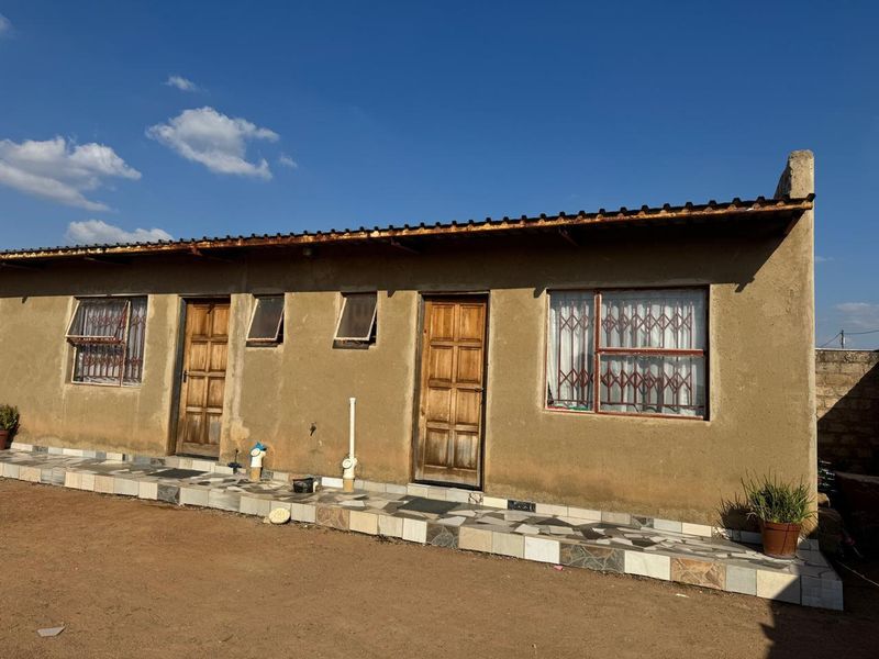 Investment property for sale in Soshanguve block X - Photo 7