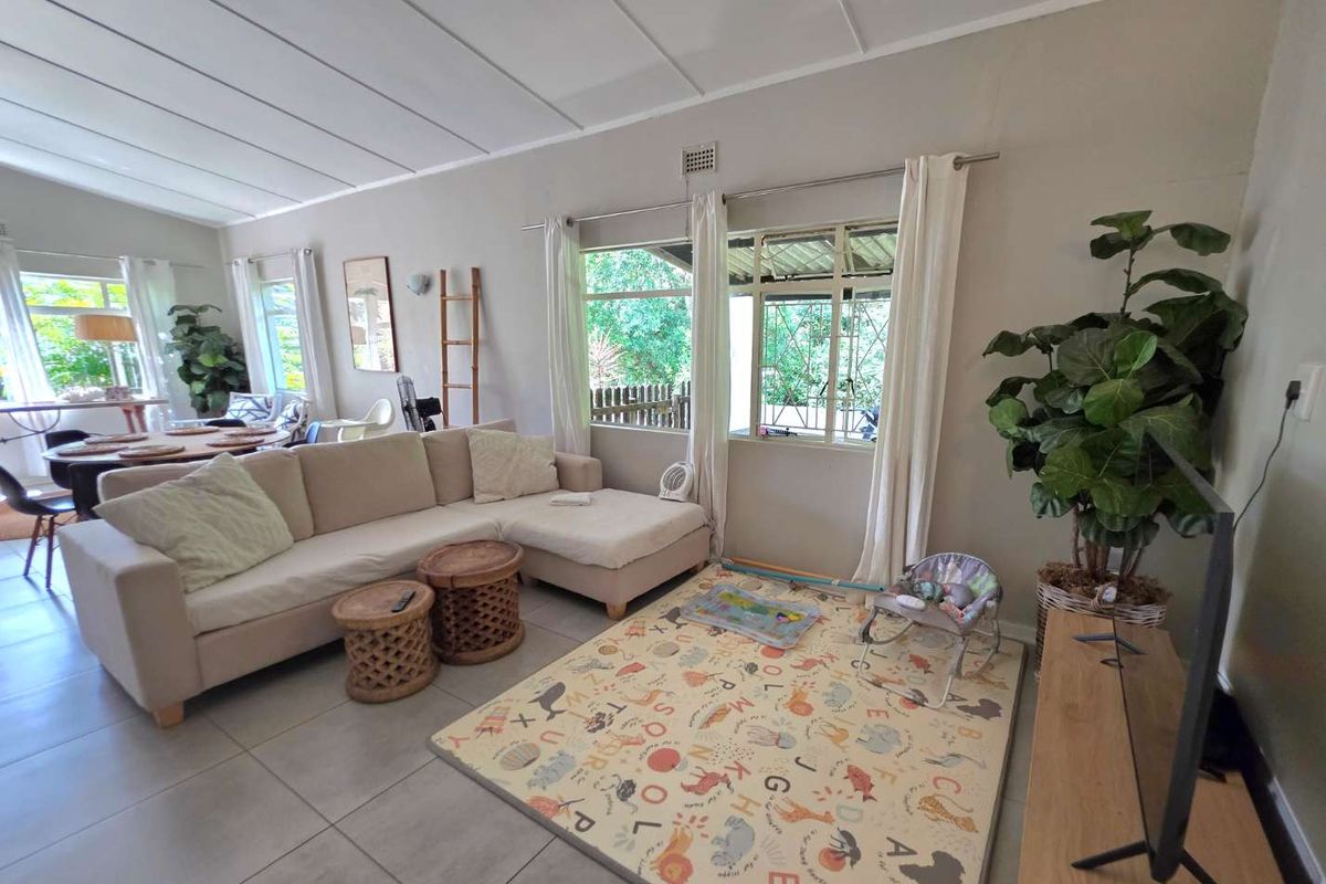 Charming 3 Bedroom Townhouse for Sale in Waterfall – Pet-Friendly with Patio & Garden - Photo 5