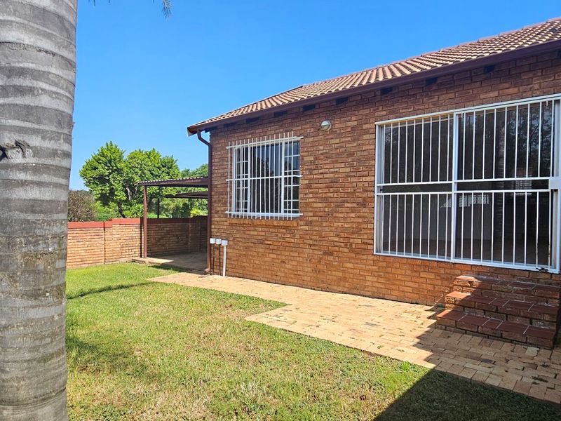 NEAT AS A PIN - WITH SPACE GALORE!! - Photo 2