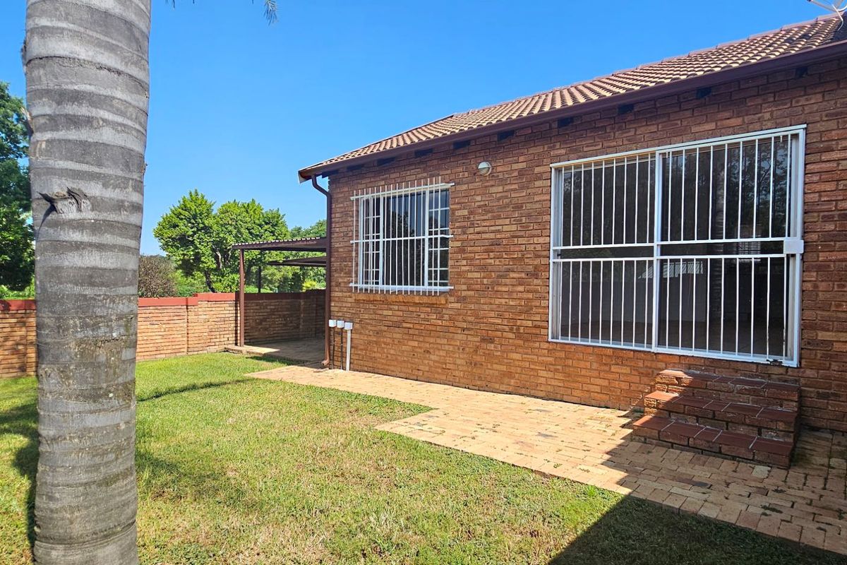 NEAT AS A PIN - WITH SPACE GALORE!! - Photo 2