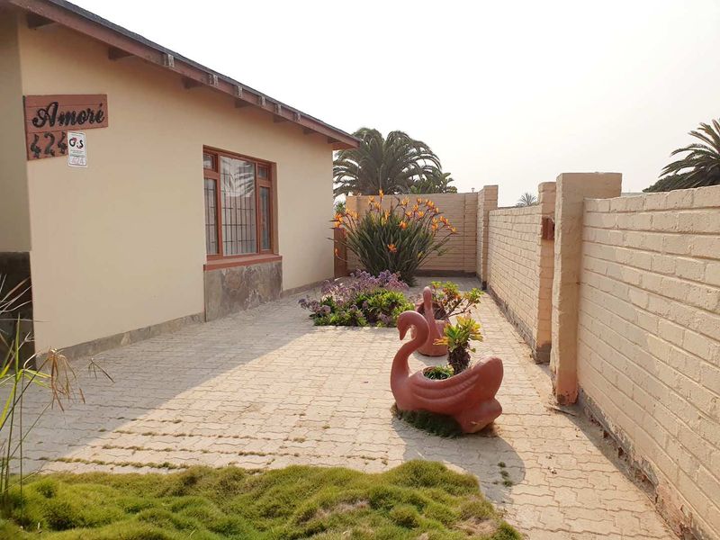 This property is centrally situated and walking distance to all amenities and the sea. - Photo 6