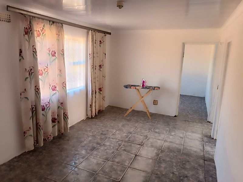 🏡 Renovated 2-Bedroom Home with Income-Generating 3-Bedroom Flatlet for Sale in Imbali Unit 2, Pietermaritzburg Dual Living, Rental Income & Exceptional Value - Photo 5