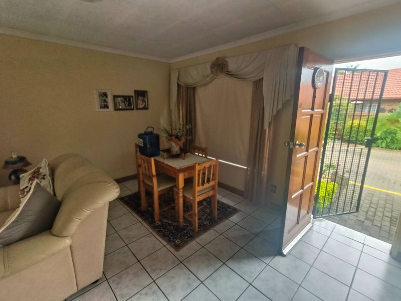 Elardia. 2 Bedroom Townhouse for sale - Photo 4