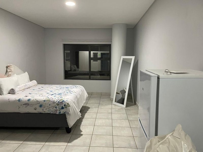 Modern Bachelor Unit for Sale - Photo 9