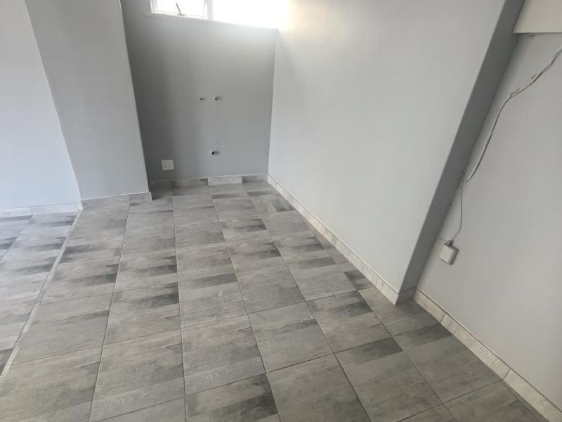 20m2 Premises to let - Photo 4