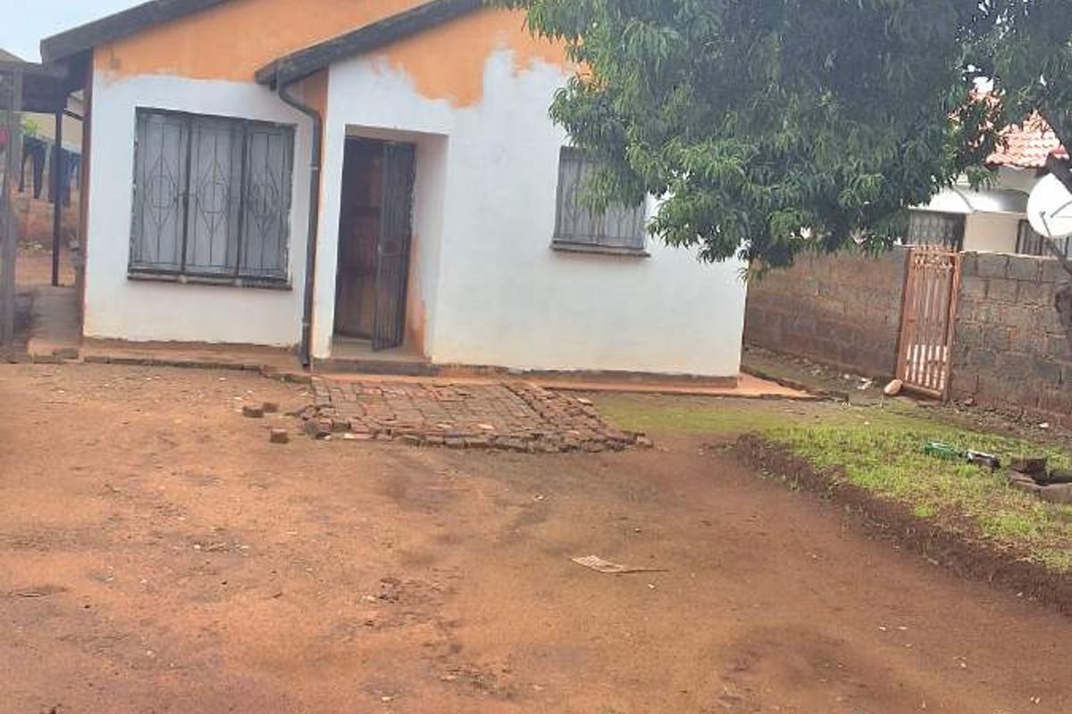 2 Bedroom House For Sale - Photo 2