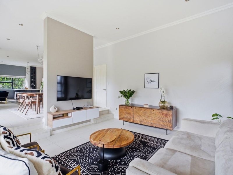 Modern Four Bedroom Home For Rental in Waterfall Country Village Estate - Photo 10
