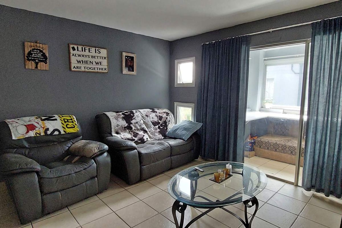 3 Bedroom in Secure Complex - Photo 2