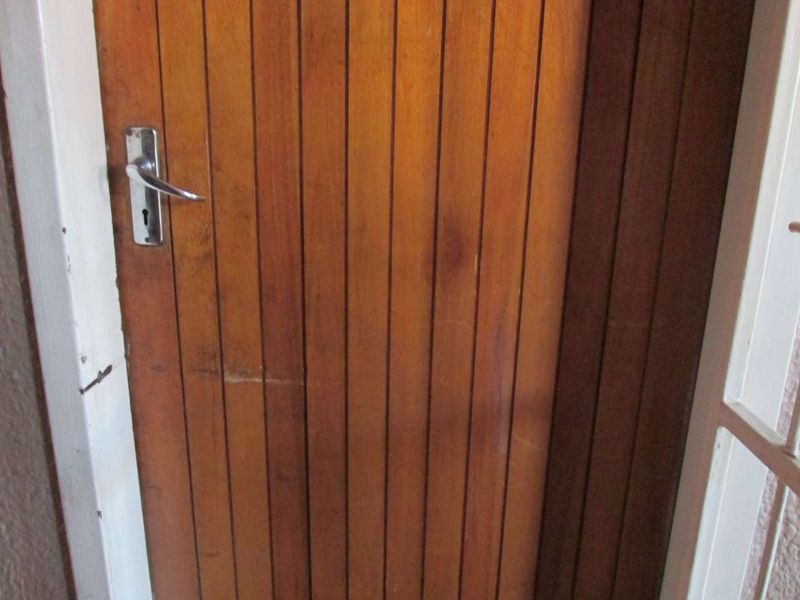 A VERY NEAT AND CLEAN BEAUTIFUL BACHELOR FLAT FOR SALE IN PRETORIA  CENTRAL - Photo 2