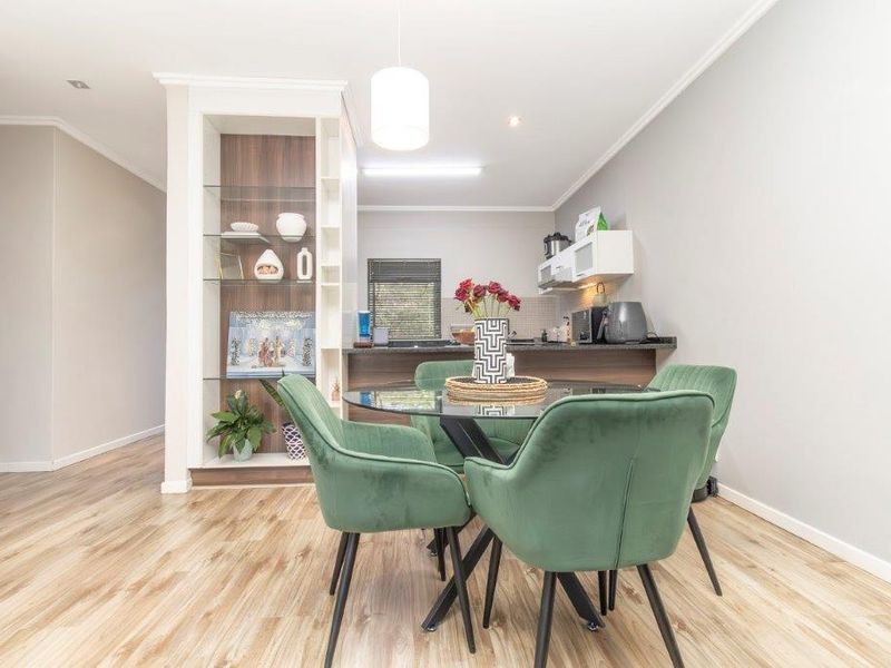 STUPENDOUS 2 BED APARTMENT IN THE ICONIC THE CRESCENT COMPLEX - Photo 9