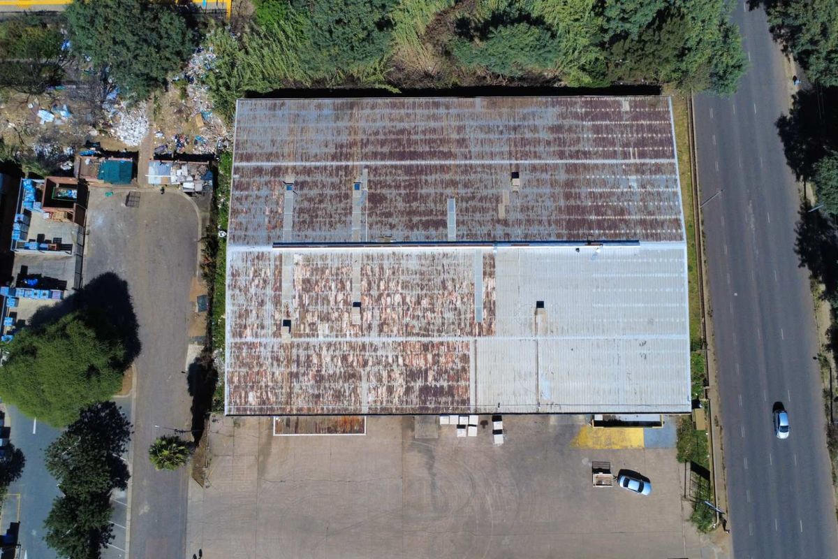 Massive 1,350 m2 Open-Plan Warehouse / Showroom on Steve Biko Road - Photo 2