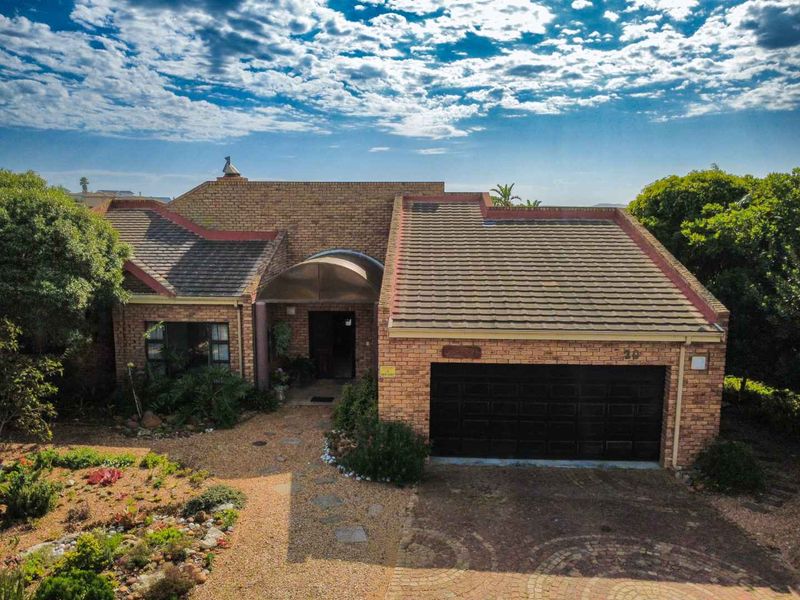 Beautiful open plan family home for sale in Stilbaai-Wes. - Photo 2