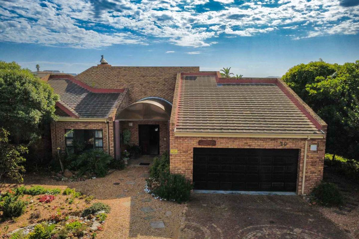 Beautiful open plan family home for sale in Stilbaai-Wes. - Photo 2