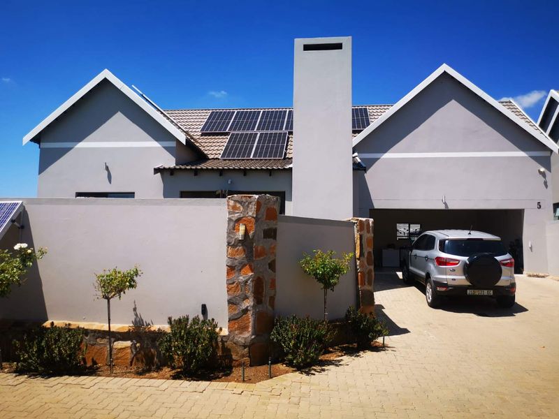 Move-In Ready Modern OFF-THE-GRID Corner Townhouse in Prime Location - Photo 9